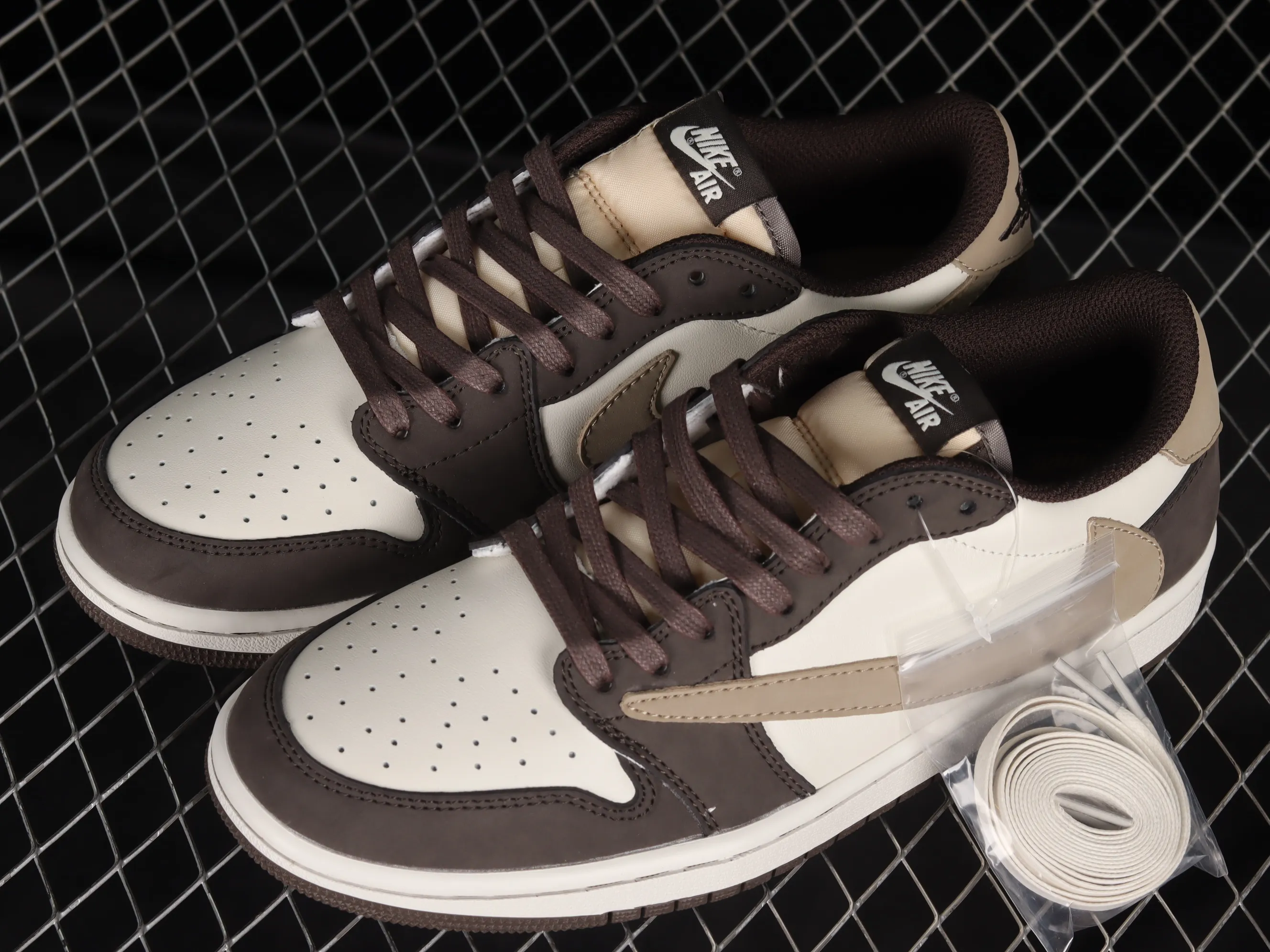 All Categories Air Jordan Jordan Series Basketball Shoes Air Jordan 1 Low Travis Scott x Air Jordan 1 Low OG AJ1 Joe 1 Reversed Overhook Joint Style Casual Sports Basketball Shoes DM7866-666
